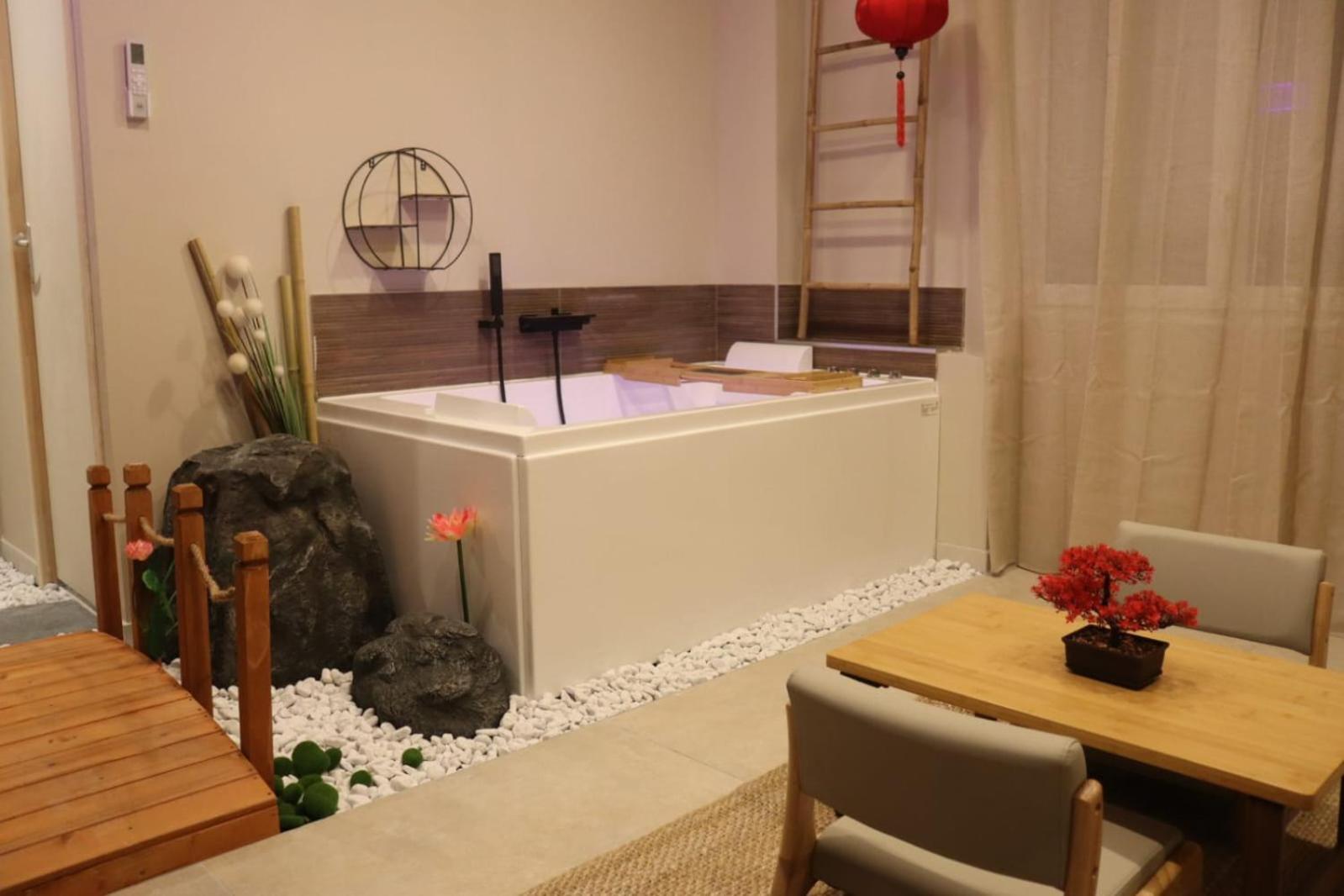Loveroom Japon Avec Balneotherapie Toulon Dış mekan fotoğraf